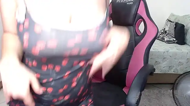 Snapshot of bustycarly chatting on 02/21/25, 11:43 bustycarly online show from 02/21/25, 11:43