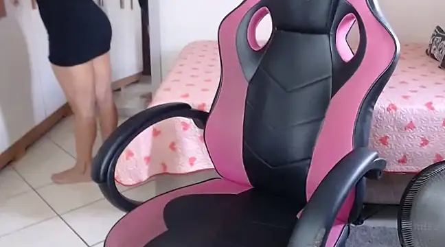 Snapshot of bustycarly chatting on 02/25/25, 02:22 bustycarly online show from 02/25/25, 02:22