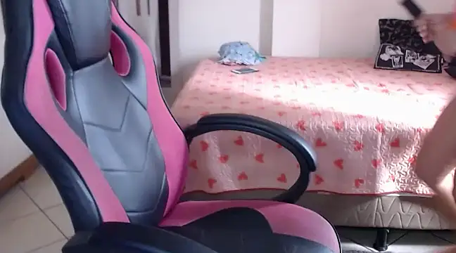 Snapshot of bustycarly chatting on 02/25/25, 06:53 bustycarly online show from 02/25/25, 06:53