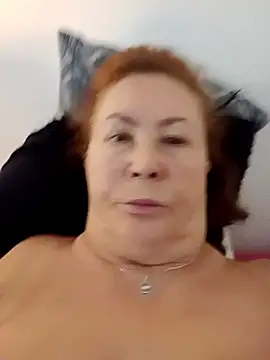 Snapshot of Hottie-Mom chatting on 09/24/25, 07:23 Hottie-Mom online show from 09/24/25, 07:23