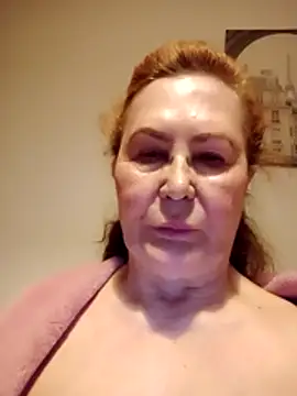 Hottie-Mom online show from 05/18/26, 08:58