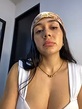 LaanaCooper online show from 02/15/25, 07:50