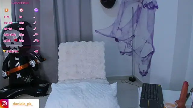 roxy pk  online show from 10/25/25, 09:31