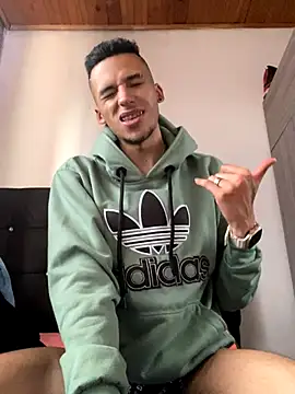 Snapshot of 12jun chatting on 09/08/25, 08:08 12jun online show from 09/08/25, 08:08