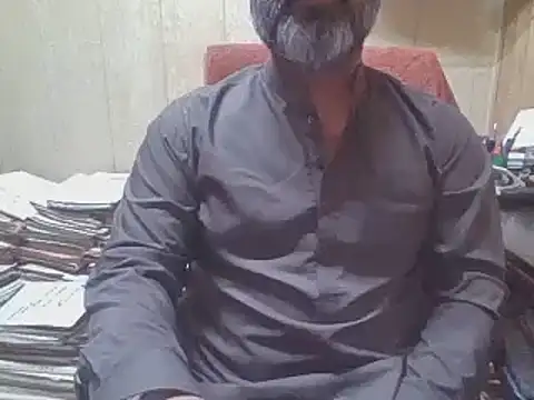 Snapshot of hairymaster95 chatting on 11/05/25, 04:23 hairymaster95 online show from 11/05/25, 04:23