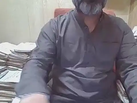 Snapshot of hairymaster95 chatting on 11/06/25, 04:13 hairymaster95 online show from 11/06/25, 04:13