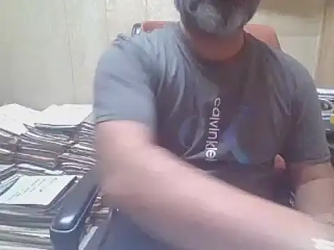 Snapshot of hairymaster95 chatting on 11/09/25, 07:06 hairymaster95 online show from 11/09/25, 07:06