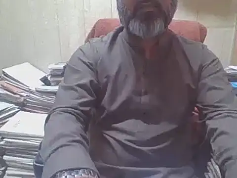 Snapshot of hairymaster95 chatting on 11/15/25, 06:55 hairymaster95 online show from 11/15/25, 06:55