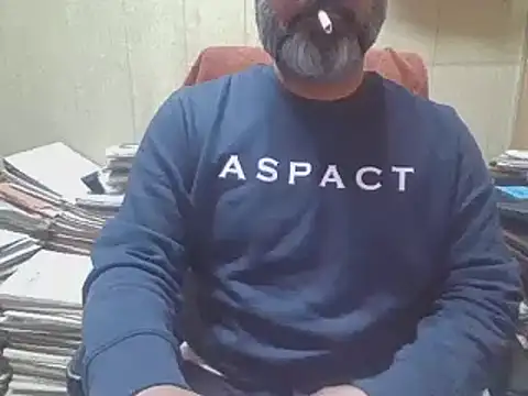 Snapshot of hairymaster95 chatting on 11/16/25, 07:25 hairymaster95 online show from 11/16/25, 07:25