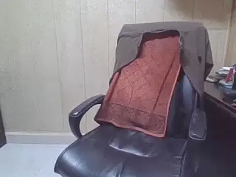 Snapshot of hairymaster95 chatting on 11/23/25, 06:57 hairymaster95 online show from 11/23/25, 06:57