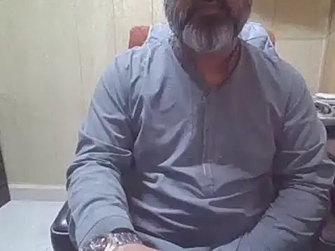 Snapshot of hairymaster95 chatting on 11/26/25, 04:13 hairymaster95 online show from 11/26/25, 04:13