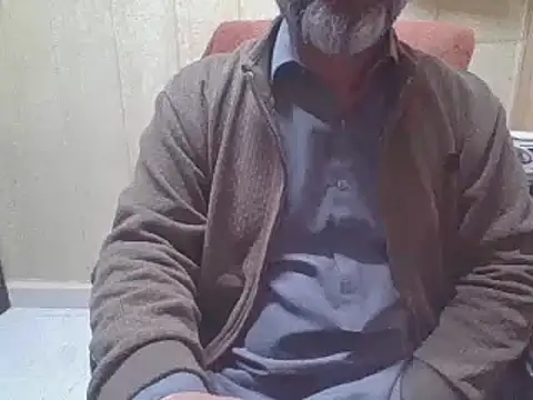 Snapshot of hairymaster95 chatting on 12/05/25, 04:10 hairymaster95 online show from 12/05/25, 04:10