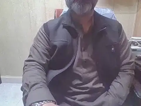 Snapshot of hairymaster95 chatting on 12/16/25, 04:17 hairymaster95 online show from 12/16/25, 04:17