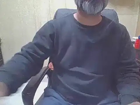 Snapshot of hairymaster95 chatting on 01/11/26, 07:02 hairymaster95 online show from 01/11/26, 07:02