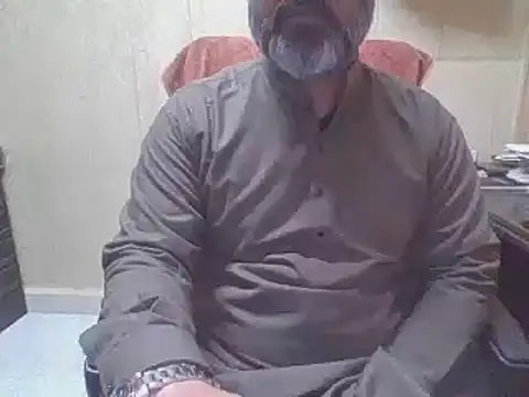 Snapshot of hairymaster95 chatting on 01/16/26, 04:38 hairymaster95 online show from 01/16/26, 04:38