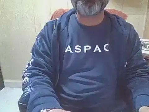 Snapshot of hairymaster95 chatting on 01/18/26, 08:07 hairymaster95 online show from 01/18/26, 08:07