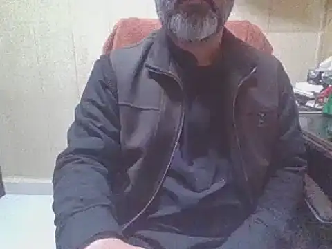 Snapshot of hairymaster95 chatting on 02/03/26, 04:43 hairymaster95 online show from 02/03/26, 04:43