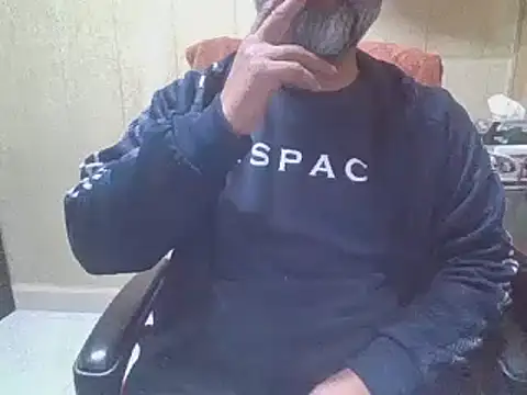 Snapshot of hairymaster95 chatting on 02/08/26, 07:23 hairymaster95 online show from 02/08/26, 07:23