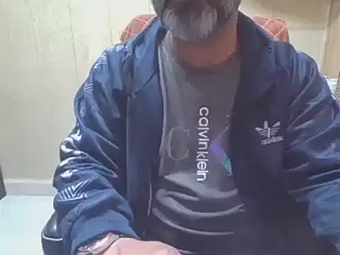 Snapshot of hairymaster95 chatting on 02/22/26, 07:40 hairymaster95 online show from 02/22/26, 07:40