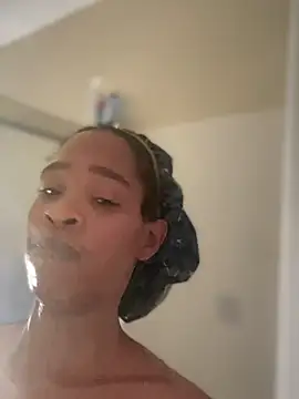 Snapshot of Cum2Charm chatting on 10/22/25, 01:00 Cum2Charm online show from 10/22/25, 01:00