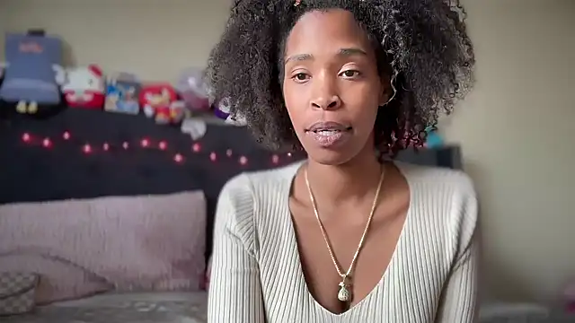 Snapshot of Cum2Charm chatting on 12/19/25, 06:15 Cum2Charm online show from 12/19/25, 06:15