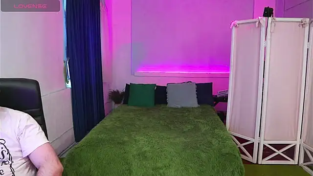 Snapshot of AlisaAleksandr chatting on 10/11/25, 11:42 AlisaAleksandr online show from 10/11/25, 11:42