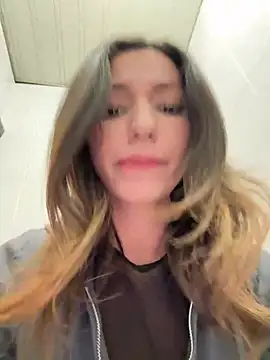 Snapshot of _MiaQueen_ chatting on 02/19/25, 11:25 MiaQueen online show from 02/19/25, 11:25