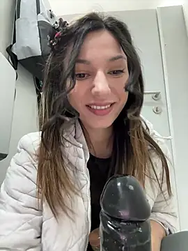 Snapshot of _MiaQueen_ chatting on 03/17/25, 11:32 MiaQueen online show from 03/17/25, 11:32