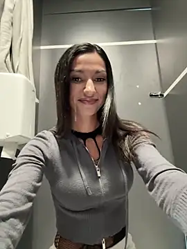 Snapshot of _MiaQueen_ chatting on 09/25/25, 11:30 MiaQueen online show from 09/25/25, 11:30