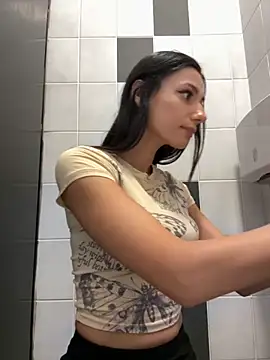 Snapshot of _MiaQueen_ chatting on 09/26/25, 09:52 MiaQueen online show from 09/26/25, 09:52