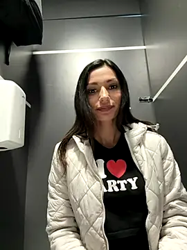 Snapshot of _MiaQueen_ chatting on 10/06/25, 09:45 MiaQueen online show from 10/06/25, 09:45