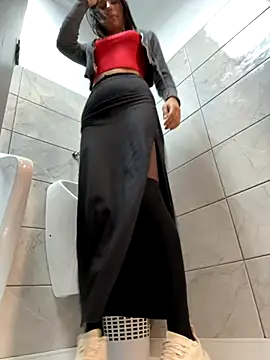 Snapshot of _MiaQueen_ chatting on 10/12/25, 04:06 MiaQueen online show from 10/12/25, 04:06