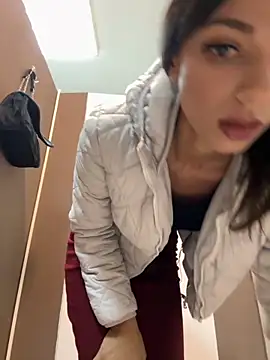 Snapshot of _MiaQueen_ chatting on 10/31/25, 09:49 MiaQueen online show from 10/31/25, 09:49