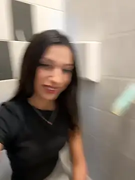 Snapshot of _MiaQueen_ chatting on 11/01/25, 10:45 MiaQueen online show from 11/01/25, 10:45