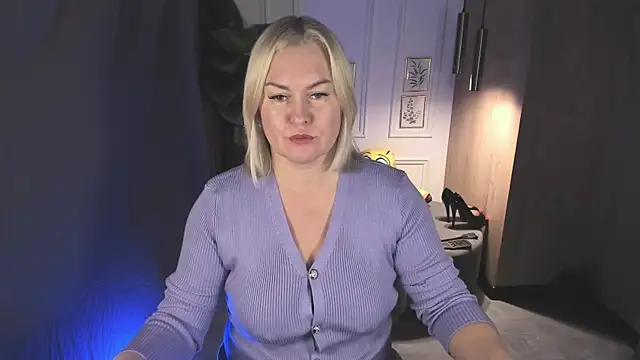 YolandaKiss online show from 11/22/25, 08:19