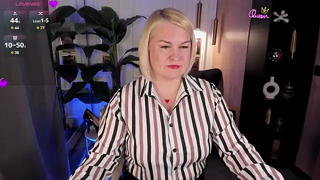 Snapshot of YolandaKiss chatting on 05/13/26, 08:06 YolandaKiss online show from 05/13/26, 08:06