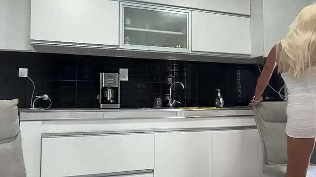 Reyna63 online show from 04/11/26, 06:56