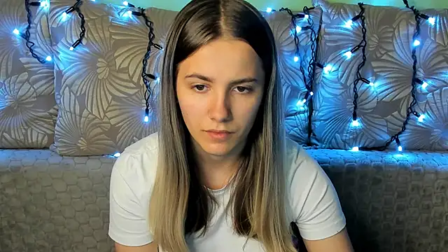 MaggieCake online show from 10/24/25, 02:19