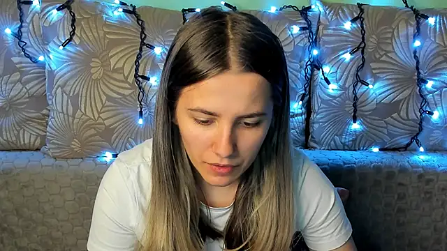 MaggieCake online show from 10/25/25, 01:13