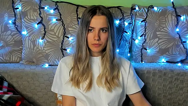 MaggieCake online show from 11/08/25, 01:39