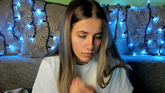 MaggieCake online show from 11/11/25, 03:39