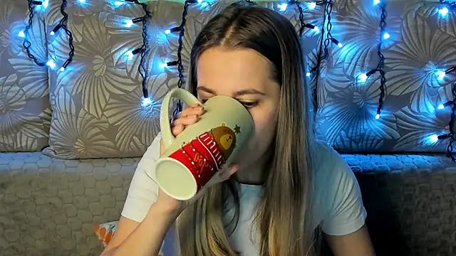 MaggieCake online show from 12/02/25, 03:12