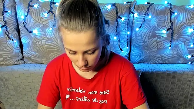 MaggieCake online show from 12/22/25, 03:25