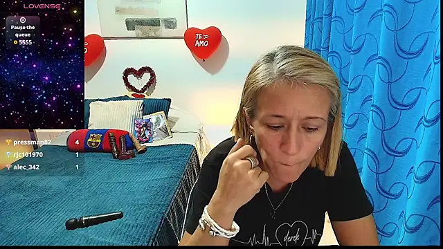 Snapshot of Naty_Stone chatting on 02/17/25, 11:42 Naty Stone online show from 02/17/25, 11:42