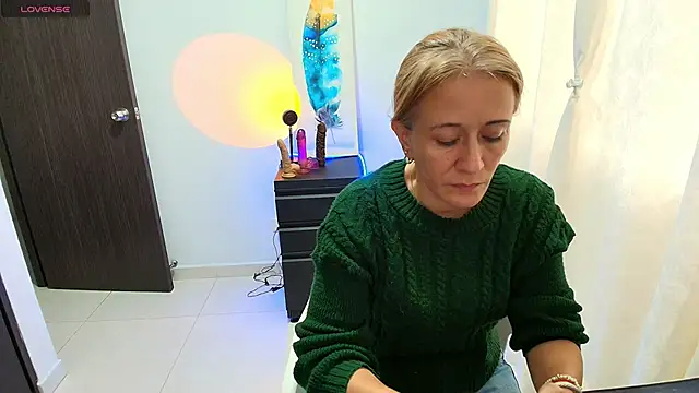 Snapshot of Naty_Stone chatting on 11/26/25, 09:27 Naty Stone online show from 11/26/25, 09:27