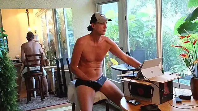 Snapshot of eliberator1777 chatting on 10/02/25, 09:11 eliberator1777 online show from 10/02/25, 09:11