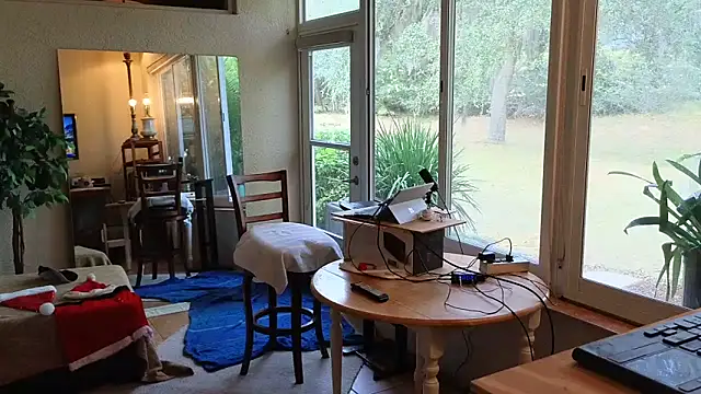 Snapshot of eliberator1777 chatting on 12/17/25, 05:19 eliberator1777 online show from 12/17/25, 05:19