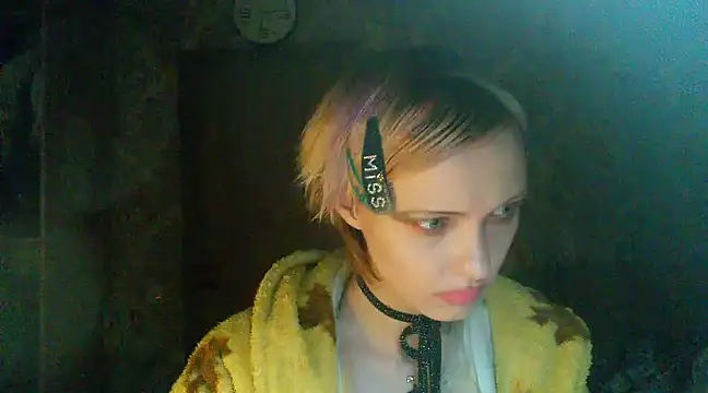 Snapshot of WildMissNiks chatting on 12/17/24, 12:33 WildMissNiks online show from 12/17/24, 12:33