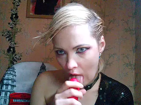 Snapshot of WildMissNiks chatting on 10/03/25, 08:22 WildMissNiks online show from 10/03/25, 08:22