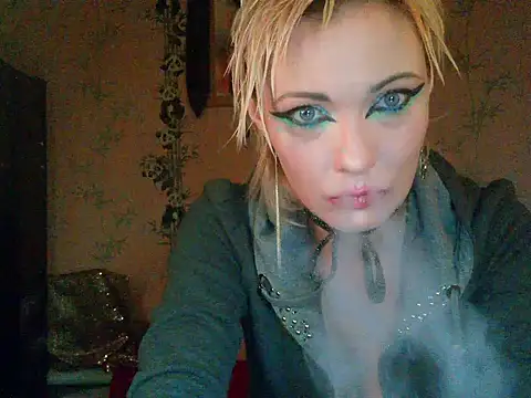 WildMissNiks online show from 11/12/25, 08:15